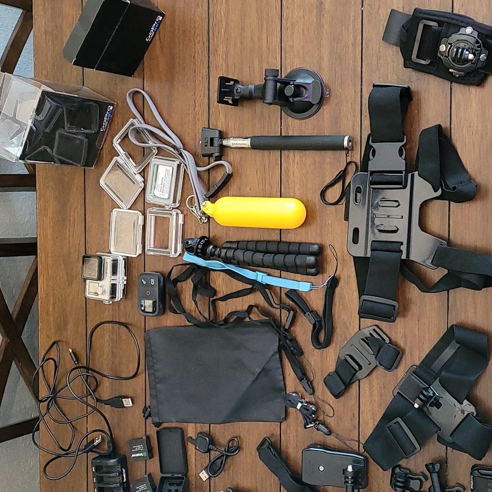 Go Pro hero 4 black W/ ALOT accessorys